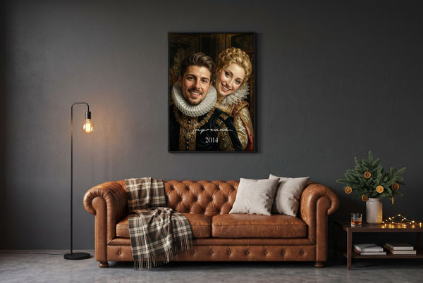 Cadou de Crăciun pentru iubit: portret regal al unui cuplu în ramă neagră deasupra canapelei de piele dintr-un living loft
