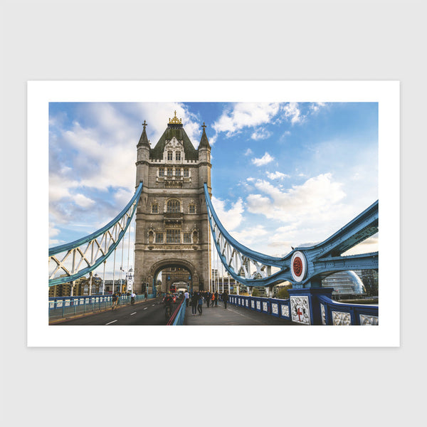 Piros busz a Tower Bridge-en