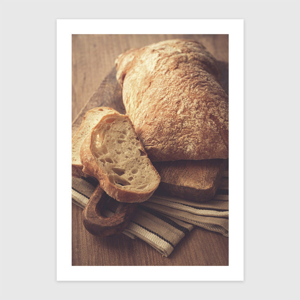 Szeletelt ciabatta vágódeszkán