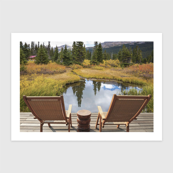 Tóparti stég, fonott székek, hideg őszi nap